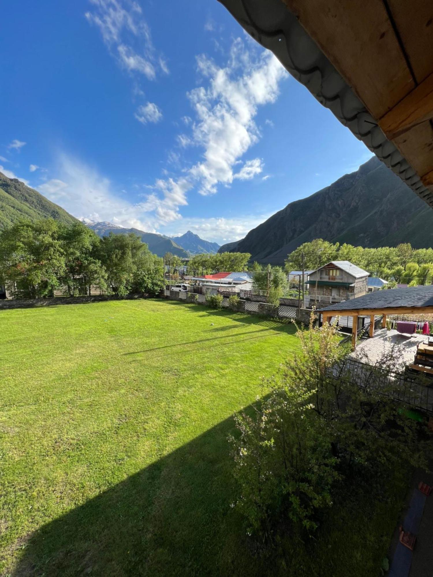 Guest House 15 Kazbegi Luaran gambar